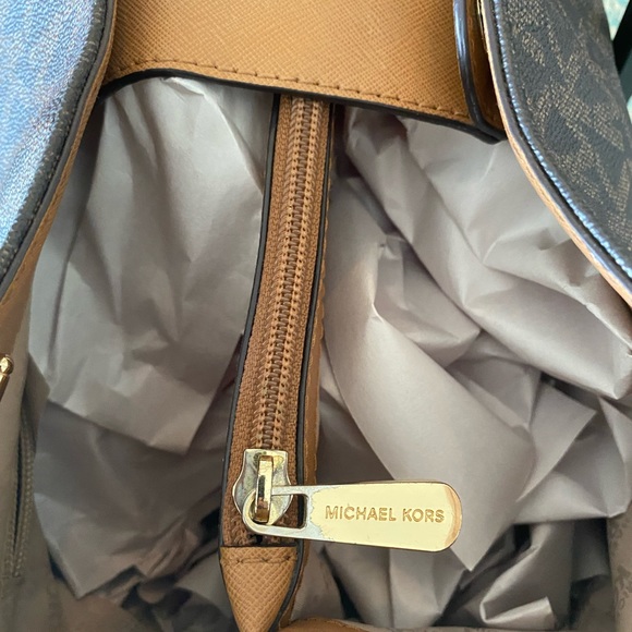 🌺Michael Kors Signature Logo Tote & Wallet Set (Brown) w/Gold Hardware & Chain - Picture 8 of 16